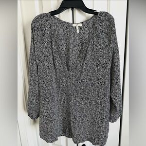 Joie Coralee 100% Silk Top: Black & White 3/4 Sleeve V-neck (M)